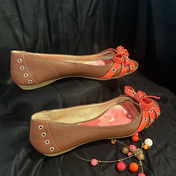 Very Cute Flats! - Picture 2 of 3